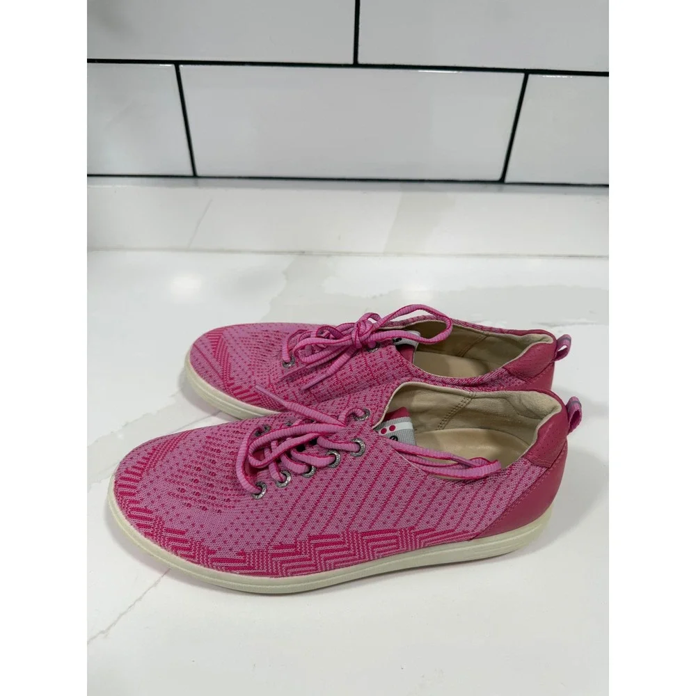ECCO Pink Knit Lace Up Sneakers Extra Width Womens Size 39 Spikeless Outsole